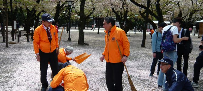 靖国神社清掃作業 4R3Z東京法政LC テーマ環境保全 4月5日 靖国神社清掃作業 4R3Z東京法政LC テーマ環境保全 4月5日