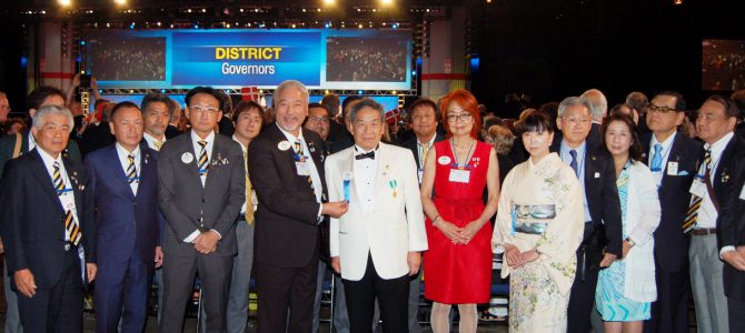 第100回シカゴ国際大会閉会式 細川ガバナー就任 7月4日(火) 第100回シカゴ国際大会閉会式 細川ガバナー就任 7月4日(火)
