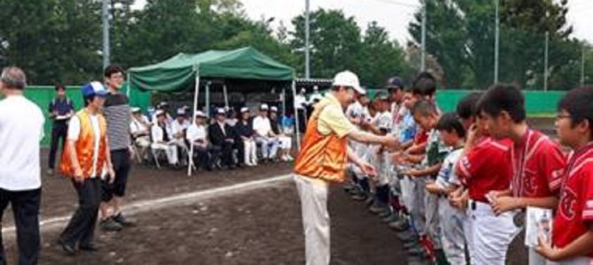 玉川地域少年野球大会にてホームラン賞贈呈 8月11日 東京玉川LC 玉川地域少年野球大会にてホームラン賞贈呈 8月11日 東京玉川LC
