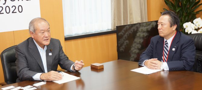 オリンピック・パラリンピック支援委員会(総勢17名)が担当大臣に表敬訪問 9月7日 オリンピック・パラリンピック支援委員会(総勢17名)が担当大臣に表敬訪問 9月7日