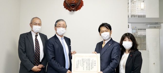 全国骨髄バンク推進連絡協議会よりガバナーに感謝状が贈呈 5月14日 全国骨髄バンク推進連絡協議会よりガバナーに感謝状が贈呈 5月14日