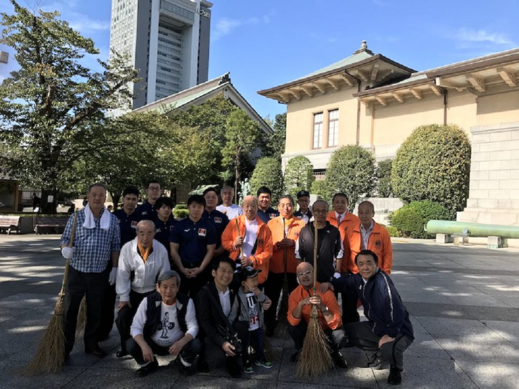 法政ライオンズクラブ靖国神社清掃活動　１０月２６日画像3
