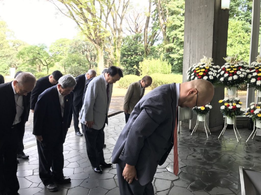 法政ライオンズクラブ靖国神社清掃活動　１０月２６日画像2