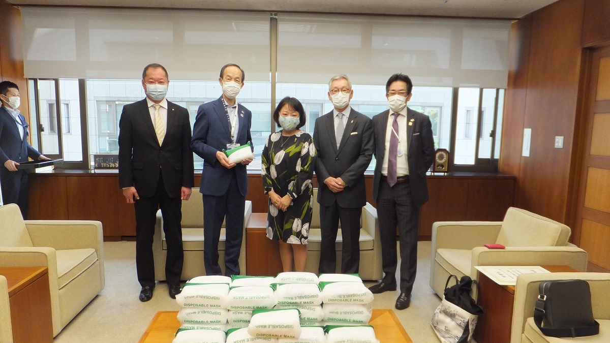 港区に医療用マスク１,５００枚を贈呈！　５月１４日　東京赤坂ＬＣ画像2